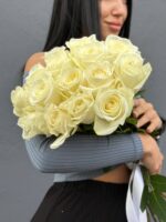 Букет белых роз, 60см, 15шт:Идеальное Выражение Элегантности и Чистоты — изображение 6