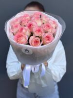 Букет из 15 роз 50см в оформлении