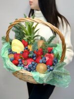 Фруктовая корзина с экзотикой