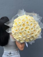 Букет из белых пионовидных роз, 51шт кэнделайт — изображение 5