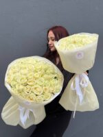 Комбо №6: 15 + 51 белая роза — изображение 5