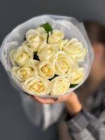 Букет из 11 белых роз голландии 50 см