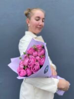 Букет из кустовых пионовидных роз, 7 шт сиреневых — изображение 2