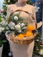 Новогодняя корзина с нобилисом и апельсинами