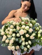 Корзина роз, кустовых пионовидных, 19шт — изображение 7