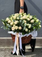 Корзина роз, кустовых пионовидных, 19шт — изображение 4