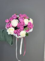 дуобукет из 5 пионов и 4 кустовых роз — изображение 4