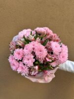 Букет из кустовой хризантемы с альстромерией — изображение 6