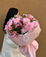 Букет из кустовой хризантемы с альстромерией — изображение 5