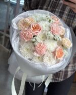 Букет с розой и хризантемой