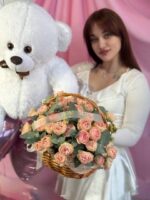 Комбо: Корзинка кустовых роз и мишка 60см