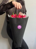 Букет из 9 малиновых тюльпанов, пионовидных — изображение 8