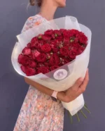 Букет из кустовых пионовидных роз, 19 шт бордовых — изображение 3