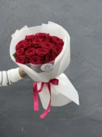 Букет из 15 красных роз, 40см — изображение 5